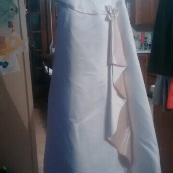 Wedding dress and veil (worn once with tags) - Picture 5 of 8